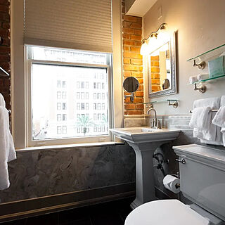 Maison Pierre Lafitte — Sample Bathroom