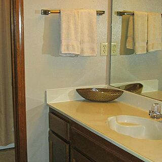 Hillcrest Lake Villas &mdash; Sample Bathroom