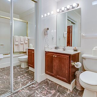 Plaza Suite Hotel Resort — Sample Bathroom