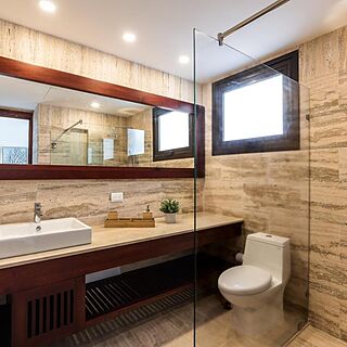 El Portillo Apartahotel — Sample Bathroom