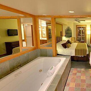 Hilton Grand Vacations Club Whistler — Sample Bathroom