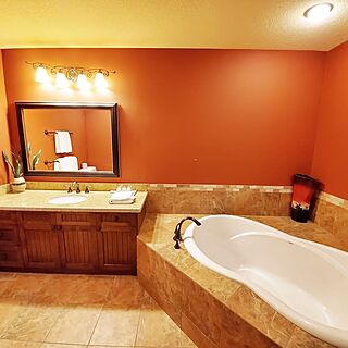 Lake Okanagan Resort — Sample Bathroom