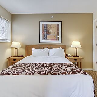 Whiski Jack at the Tyndall Stone Lodge — Sample Bedroom