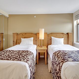 Whiski Jack at the Tyndall Stone Lodge — Sample Bedroom