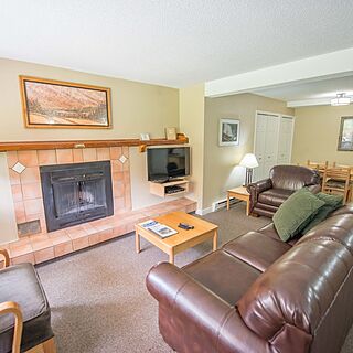 Panorama Vacation Retreat at Horsethief Lodge &mdash; Sample Living Area