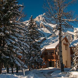 Banff Rocky Mountain Resort — Exterior
