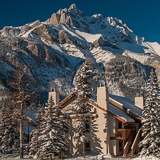 Banff Rocky Mountain Resort — Exterior