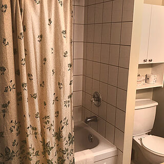 Chalets la Falaise — Sample Bathroom