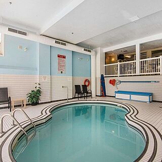 Chateau Canmore Quality Resort — Pool