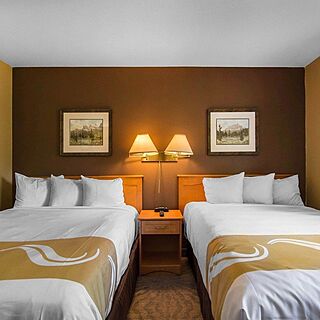 Chateau Canmore Quality Resort — Sample Bedroom