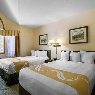 Chateau Canmore Quality Resort — Sample Bedroom