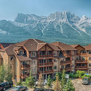 Elkhorn at Falcon Crest — Exterior