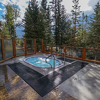 Elkhorn at Falcon Crest — Hot Tub