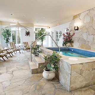 Hilton Grand Vacations Club Tremblant Canada — Hot Tub