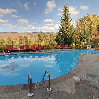 Hilton Grand Vacations Club Tremblant Canada — Pool