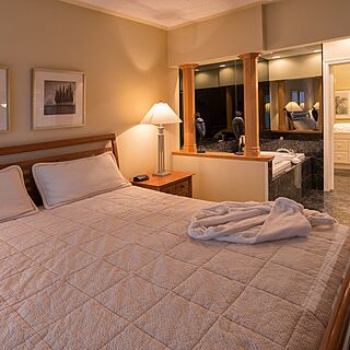 Georgian Bay Hotel & Conference Centre — Sample Bedroom