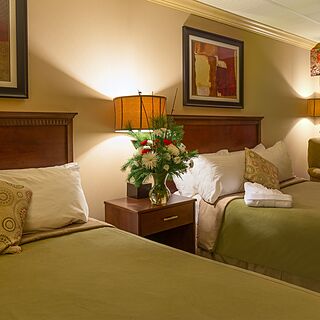 Georgian Bay Hotel & Conference Centre — Sample Bedroom