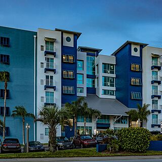 Coconut Palms II Beach Resort — Exterior