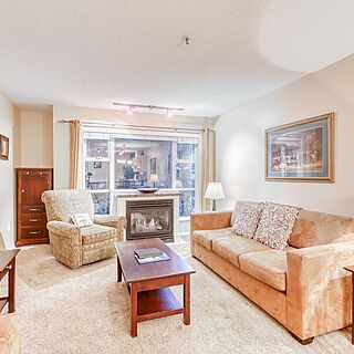 Glacier Lodge &mdash; Sample Living Area