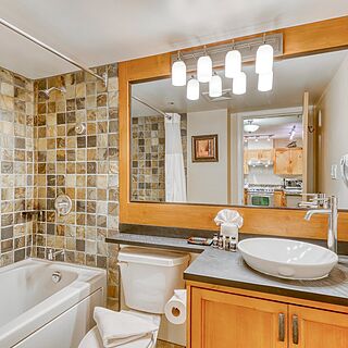 Glacier Lodge &mdash; Sample Bathroom