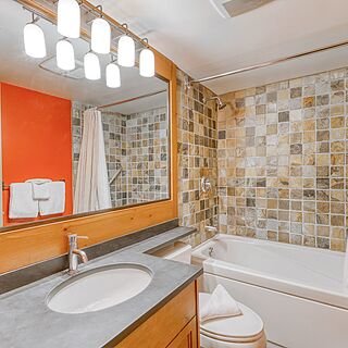 Glacier Lodge &mdash; Sample Bathroom