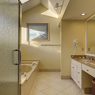 Spinnaker at Shipyard &mdash; Sample Bathroom