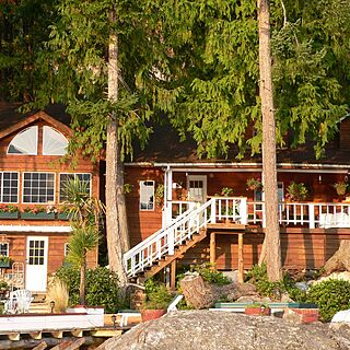 Rendezvous Lodge — Exterior