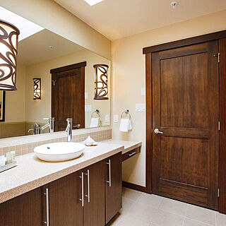 Sunrise Ridge Waterfront Resort — Sample Bathroom