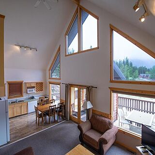 The Banff Gate Mountain Lodge and Spa — Sample Living Area