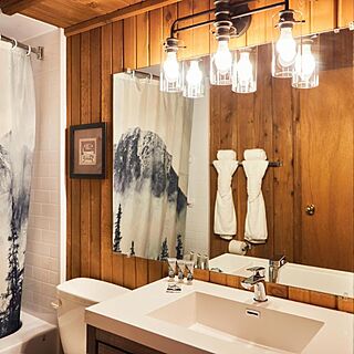 The Banff Gate Mountain Lodge and Spa — Sample Bathroom