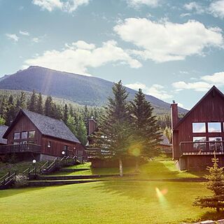 The Banff Gate Mountain Lodge and Spa — Exterior