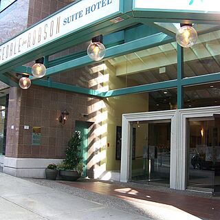 Vacation Internationale Rosedale on Robson — Exterior