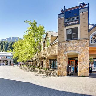 Powder's Edge — Exterior