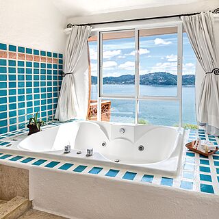 WorldMark Zihuatanejo — Sample Bathroom