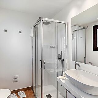 Villas Mediterraneas — Sample Bathroom