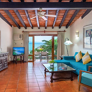 World International Vacation Club - Conchas Chinas — Sample Living Area