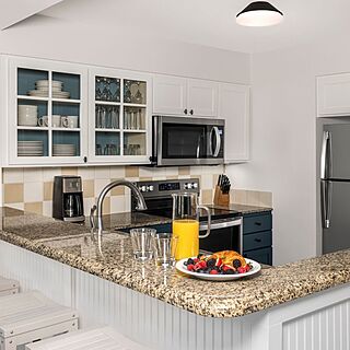 Marriott's SurfWatch — Sample Kitchen With Barstools