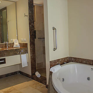 Sunset Plaza Beach Resort & Spa — Sample Bathroom