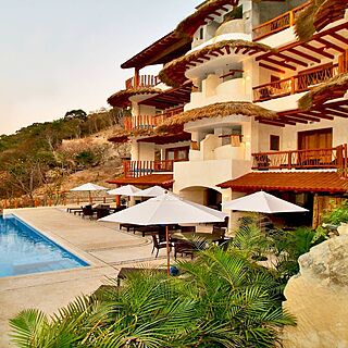 Pacifica Grand — Exterior