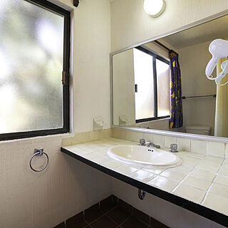 La Rinconada Santa Fe — Sample Bathroom