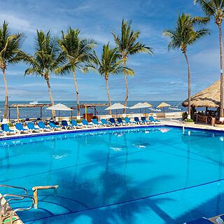 Hotel Las Palmas Beach Resort — Pool