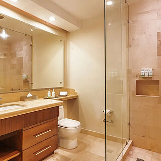 Grand Miramar Resort & Spa — Sample Bathroom