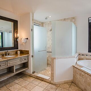 Esperanza - An Auberge Resort — Sample Bathroom