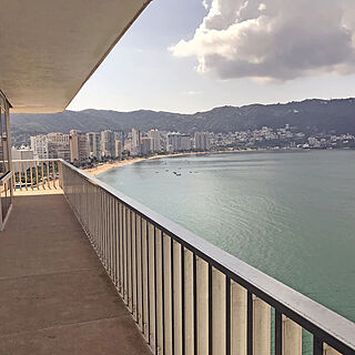 El Presidente — Sample Balcony