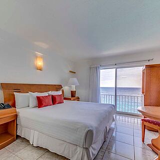 Coral Princess Club &mdash; Sample Bedroom