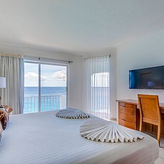 Coral Princess Club &mdash; Sample Bedroom