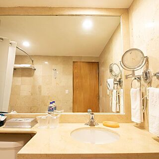 Emporio Acapulco — Sample Bathroom