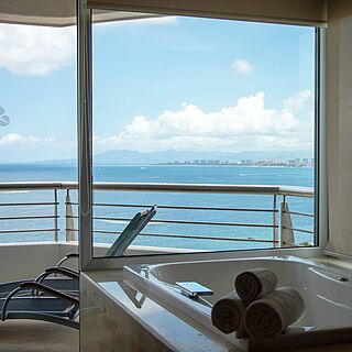 Club las Bugambilias — Sample Bathroom