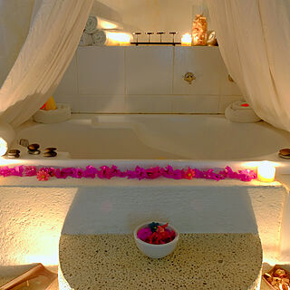 Mar Paraiso Queen — Sample Bathroom