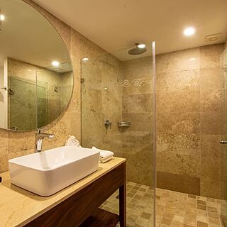 Club Buena Vista — Sample Bathroom